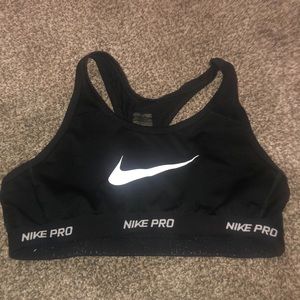 Nike pro sports bra